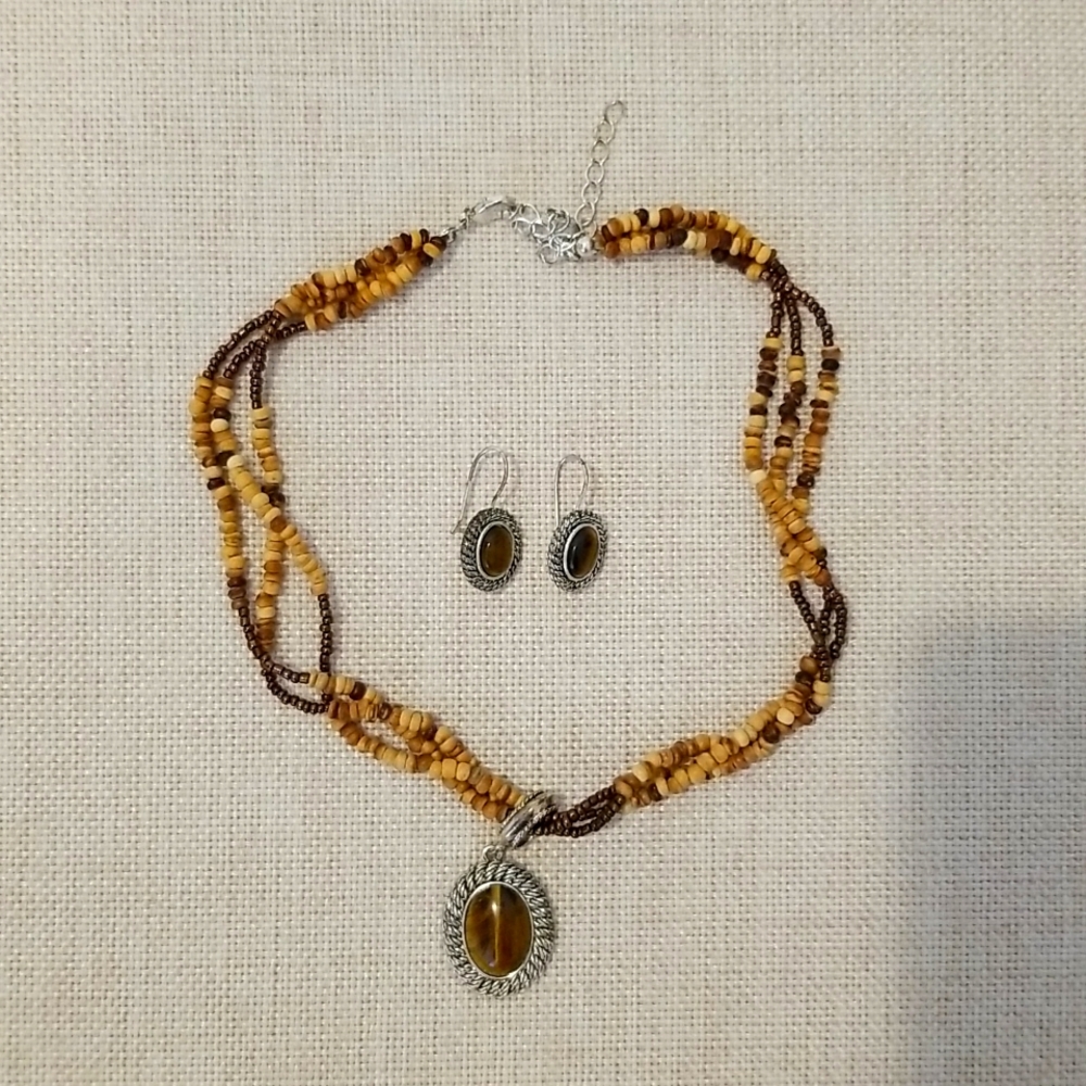 Set of Cat's Eye Necklace and Earrings